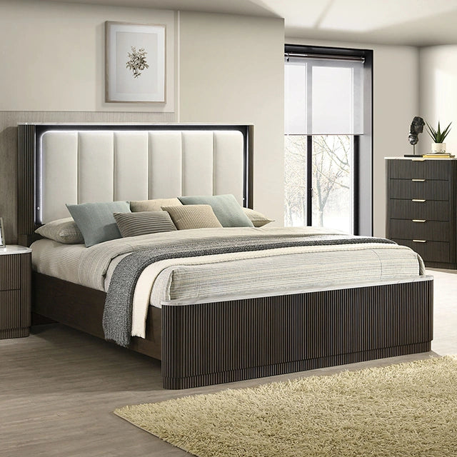 Lantrisant 5 Pc Queen Bedroom Set w/ Chest